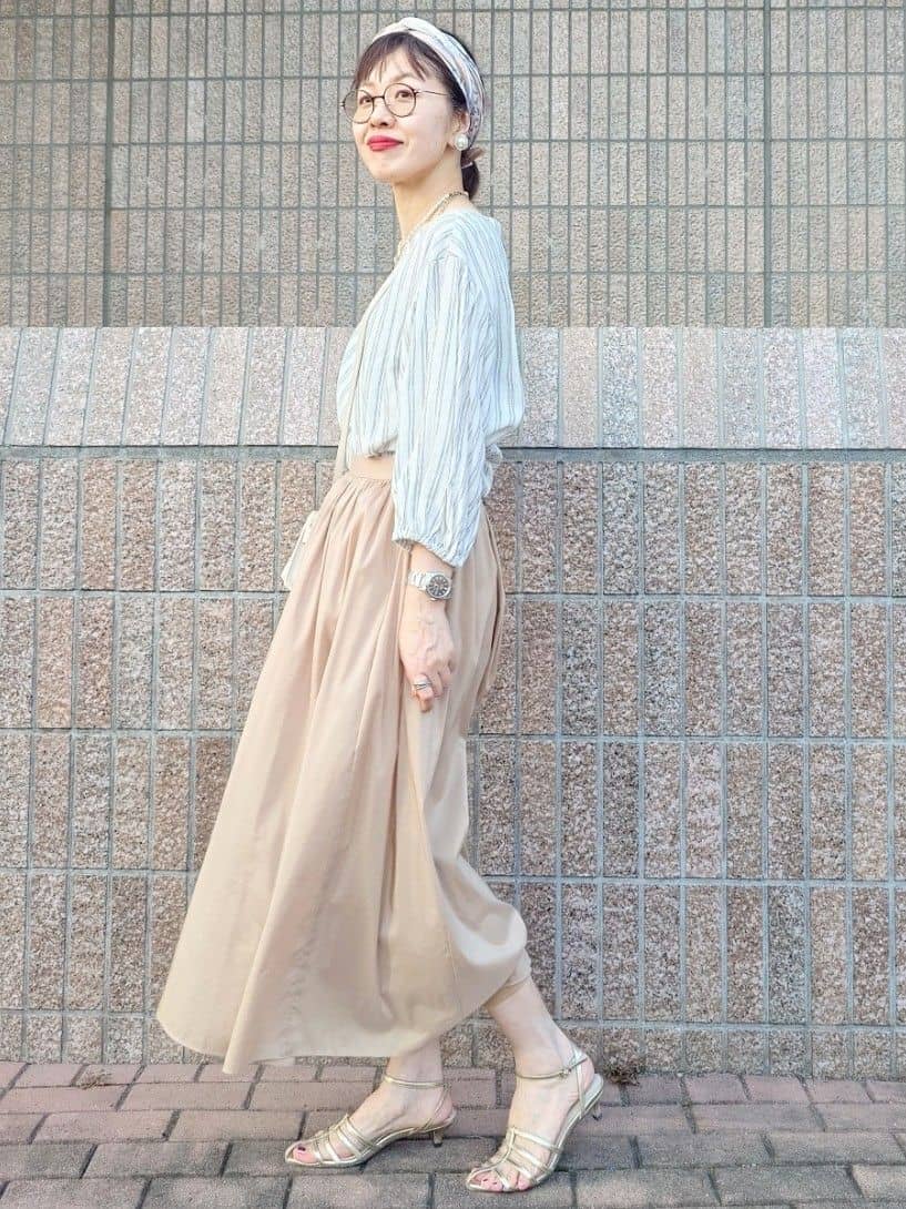 MUTSUKOさんの「UNTITLED｜【手洗い／88cm正方形】エンブレムプリントスカーフ」を使ったコーディネート