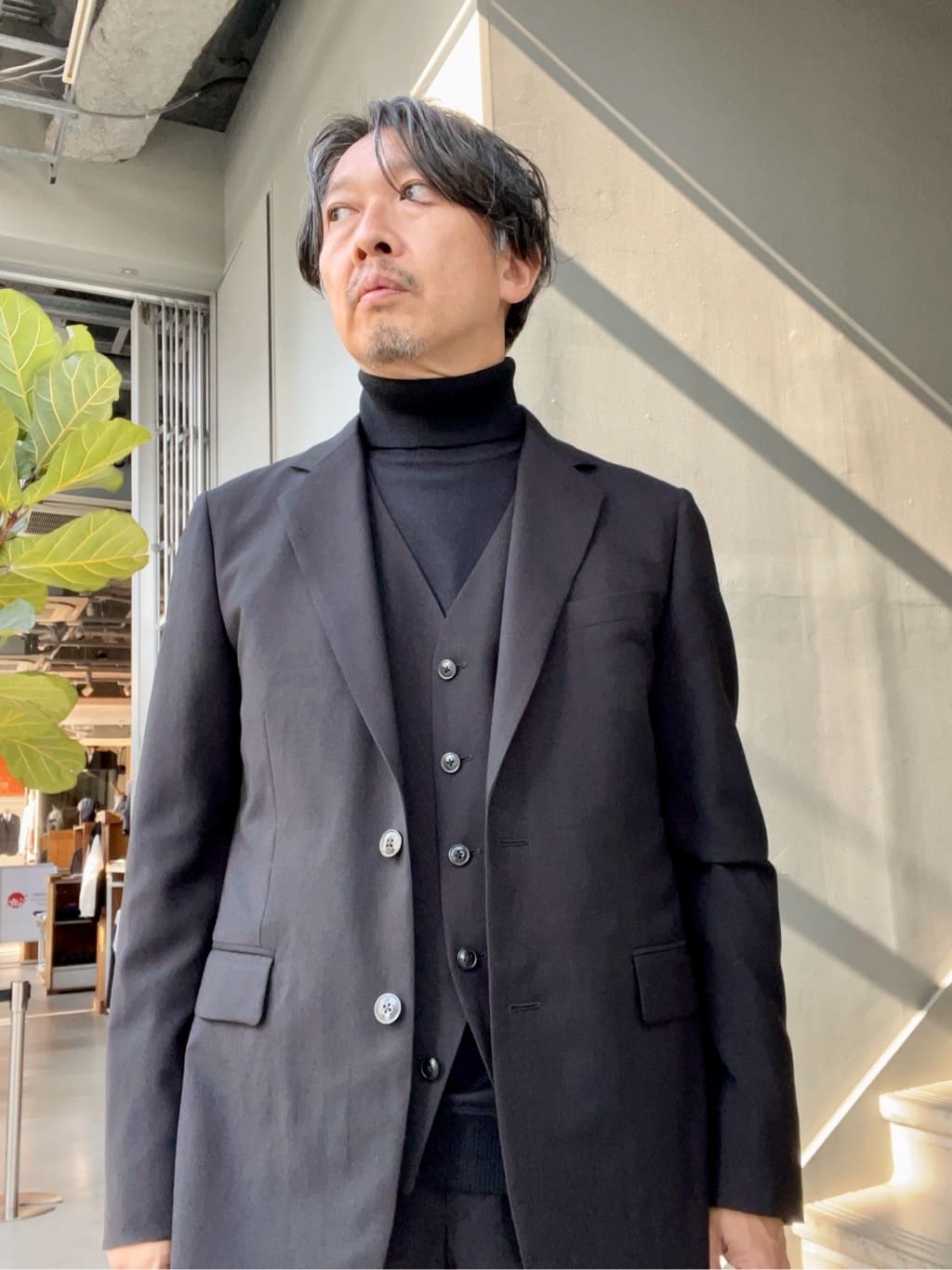 デザイナーTAKEman さんの「TAKEO KIKUCHI｜【Sサイズ～】ディープブラック ヴェスト」を使ったコーディネート