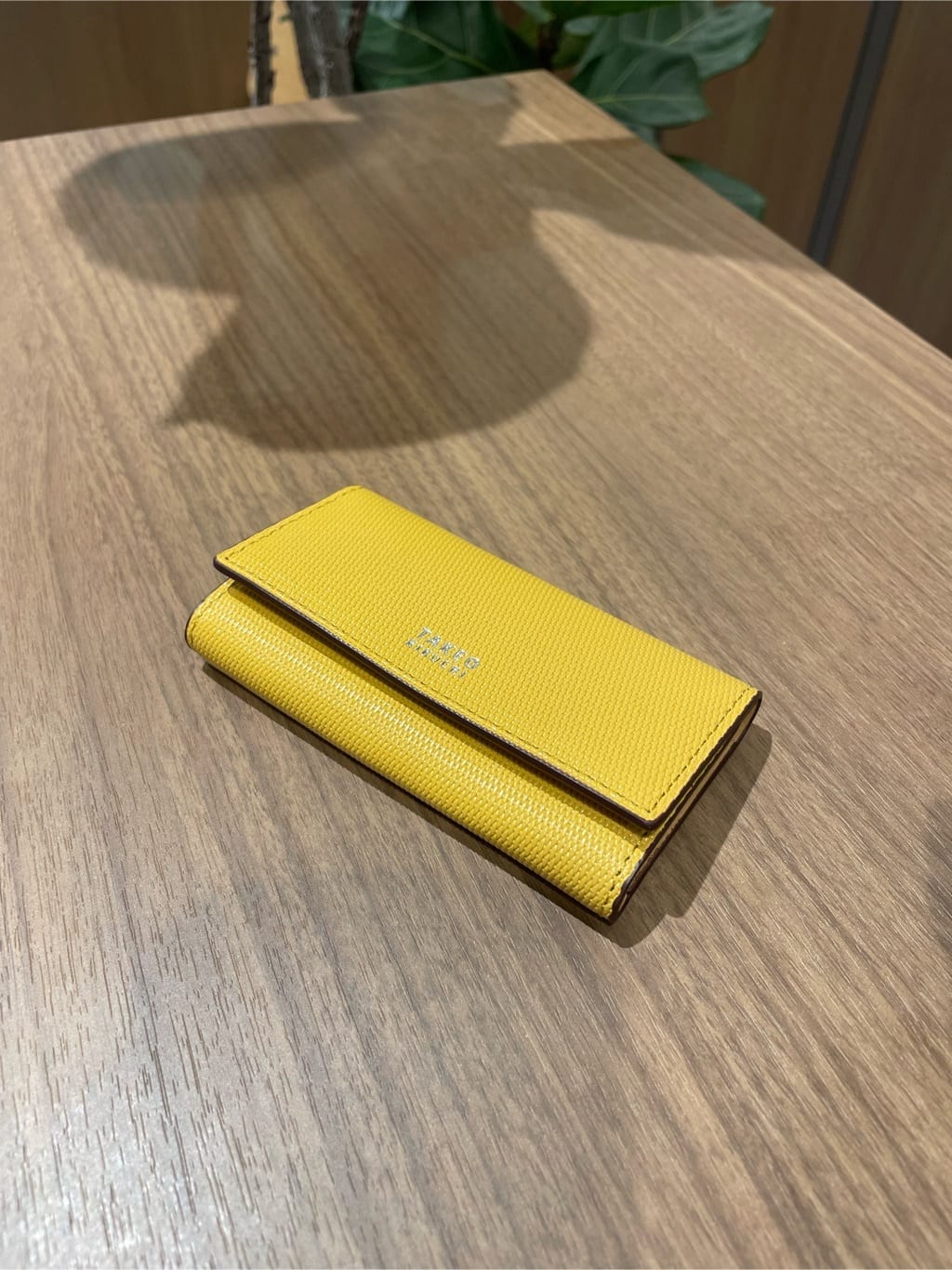 コウノ モトヤさんの「TAKEO KIKUCHI｜【ソフト＆ナチュラル】ミニメッシュ レザー キーケース」を使ったコーディネート