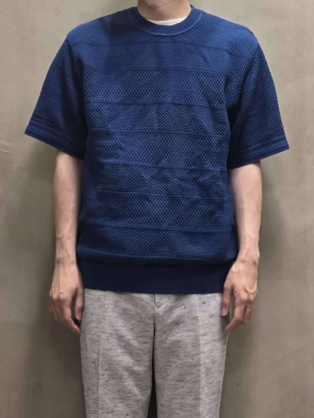 白木駆さんの「TAKEO KIKUCHI｜【尾州織】リネンブレンド メッシュパンツ」を使ったコーディネート