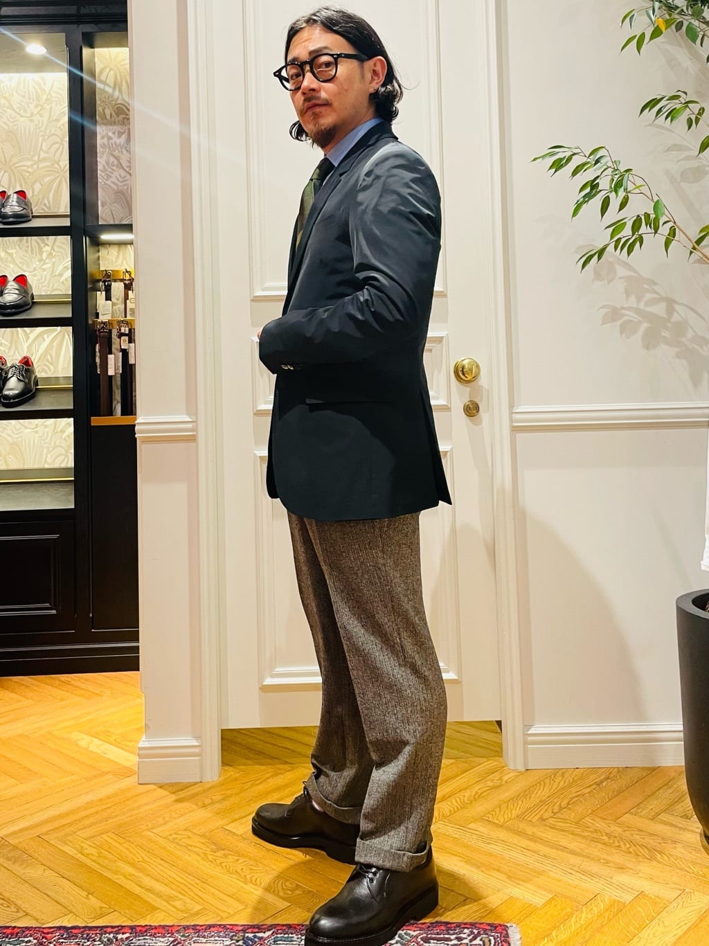 鶴田大士さんの「DRESSTERIOR｜100／2 ワイドカラーシャツ」を使ったコーディネート
