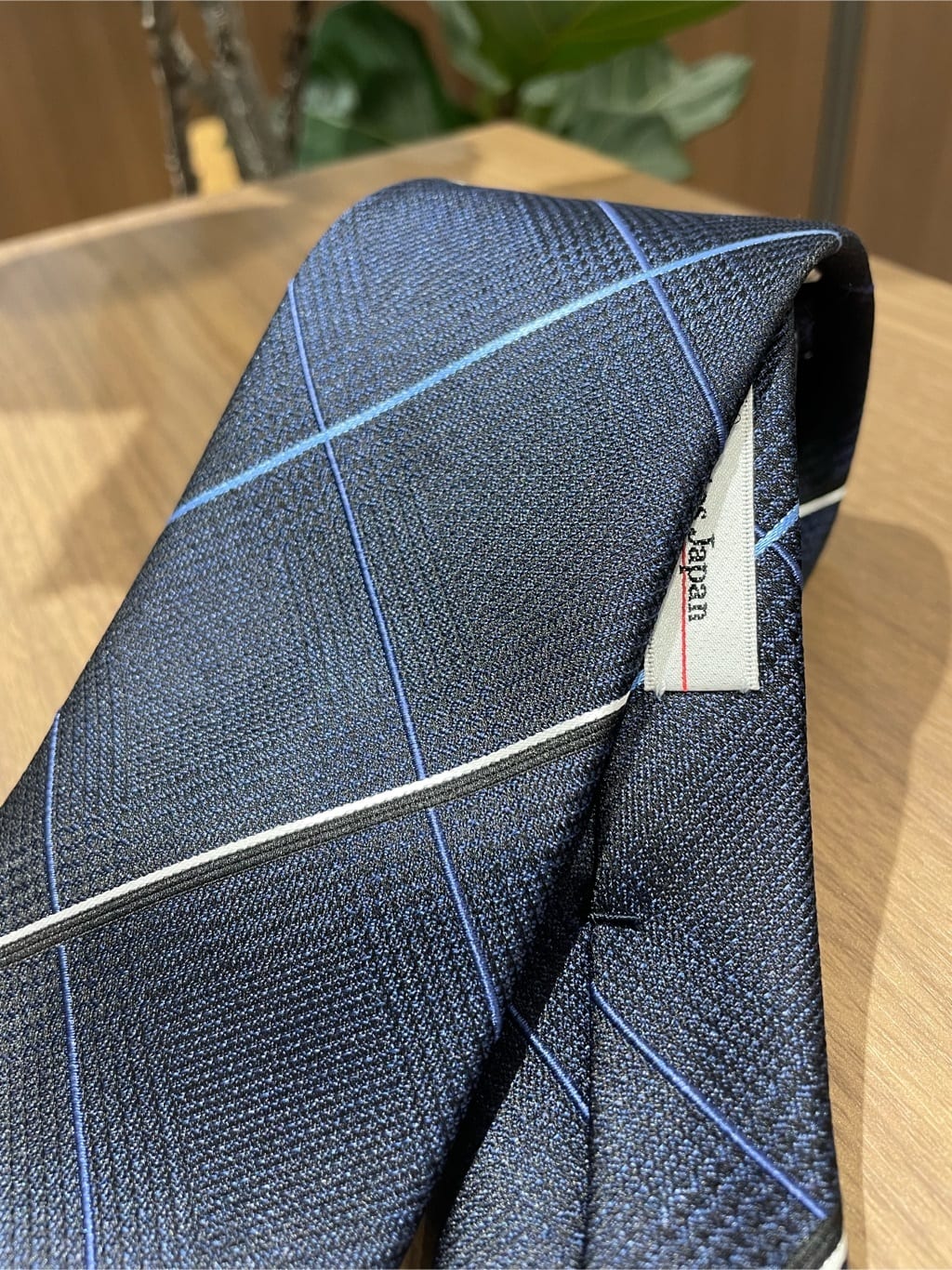 コウノ モトヤさんの「TAKEO KIKUCHI｜【Made in JAPAN】番千鳥ウィンドペン柄 ネクタイ」を使ったコーディネート