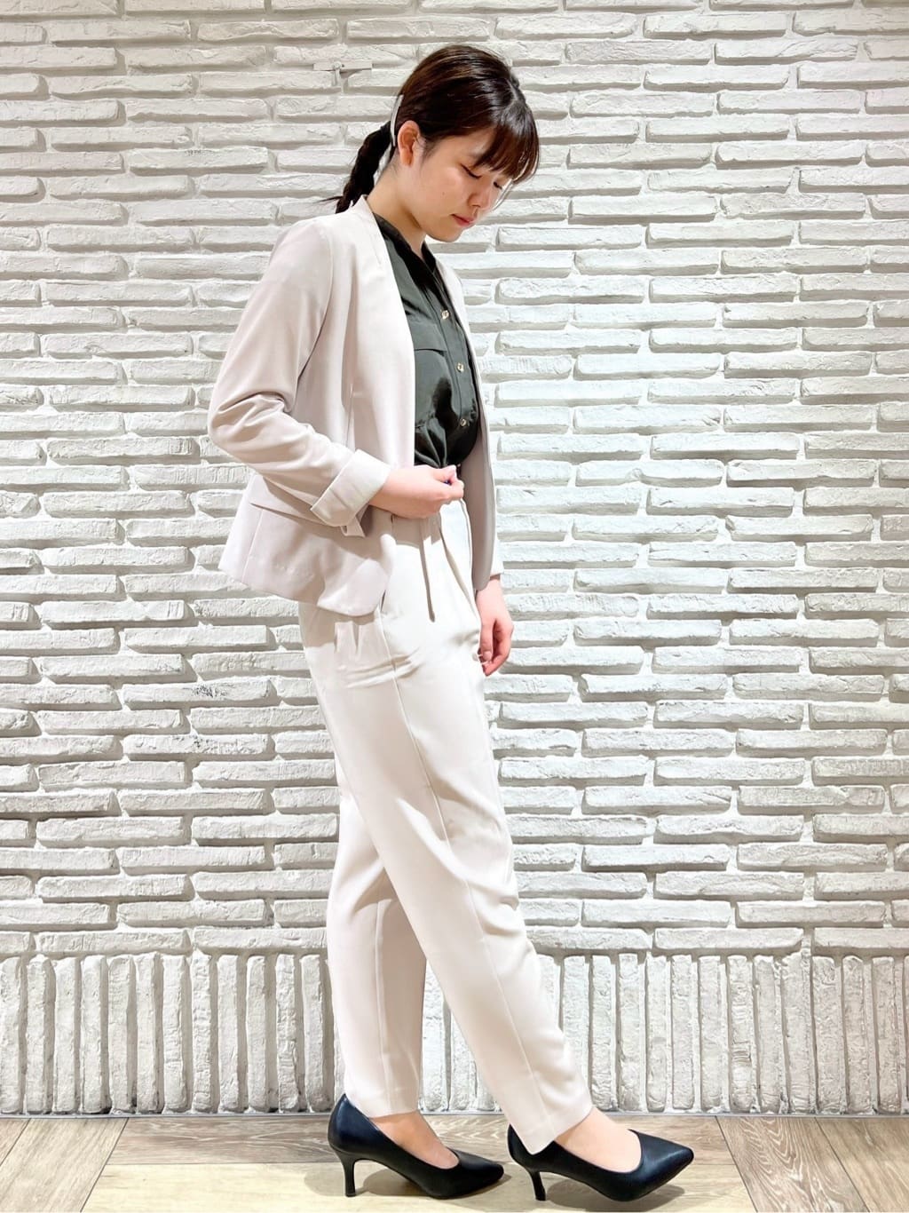  まるみさんの「index｜【抗菌防臭加工/7cmヒール】ベーシックパンプス/通勤対応」を使ったコーディネート