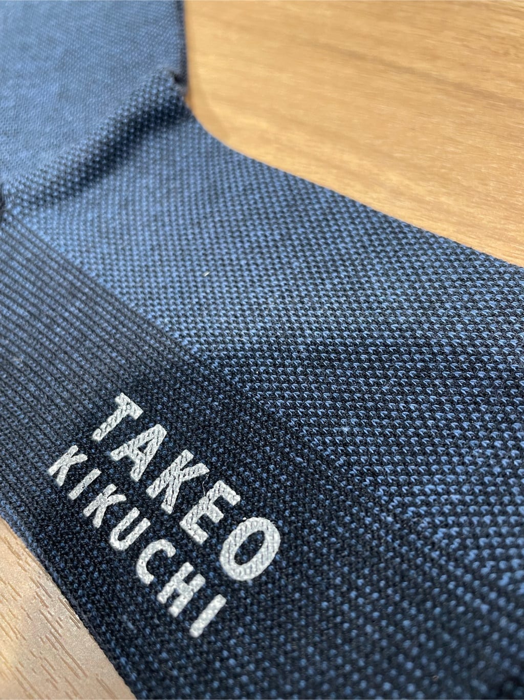 コウノ モトヤさんの「TAKEO KIKUCHI｜【抗菌防臭/日本製】バーズアイ ドレスソックス」を使ったコーディネート