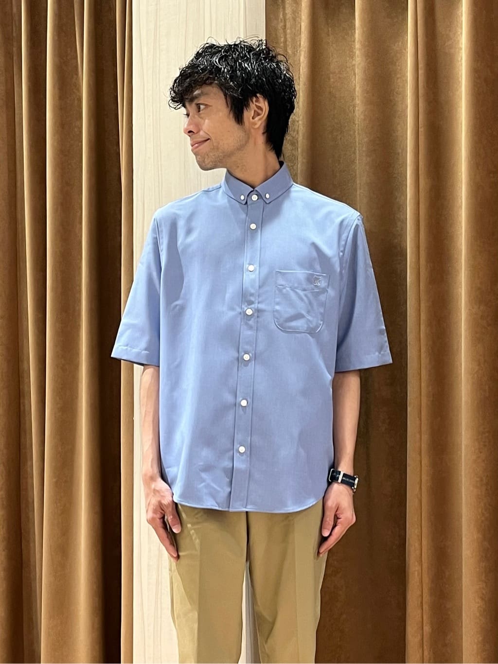 URAさんの「TAKEO KIKUCHI｜【オフィスカジュアル対応】ドレス チノパンツ」を使ったコーディネート