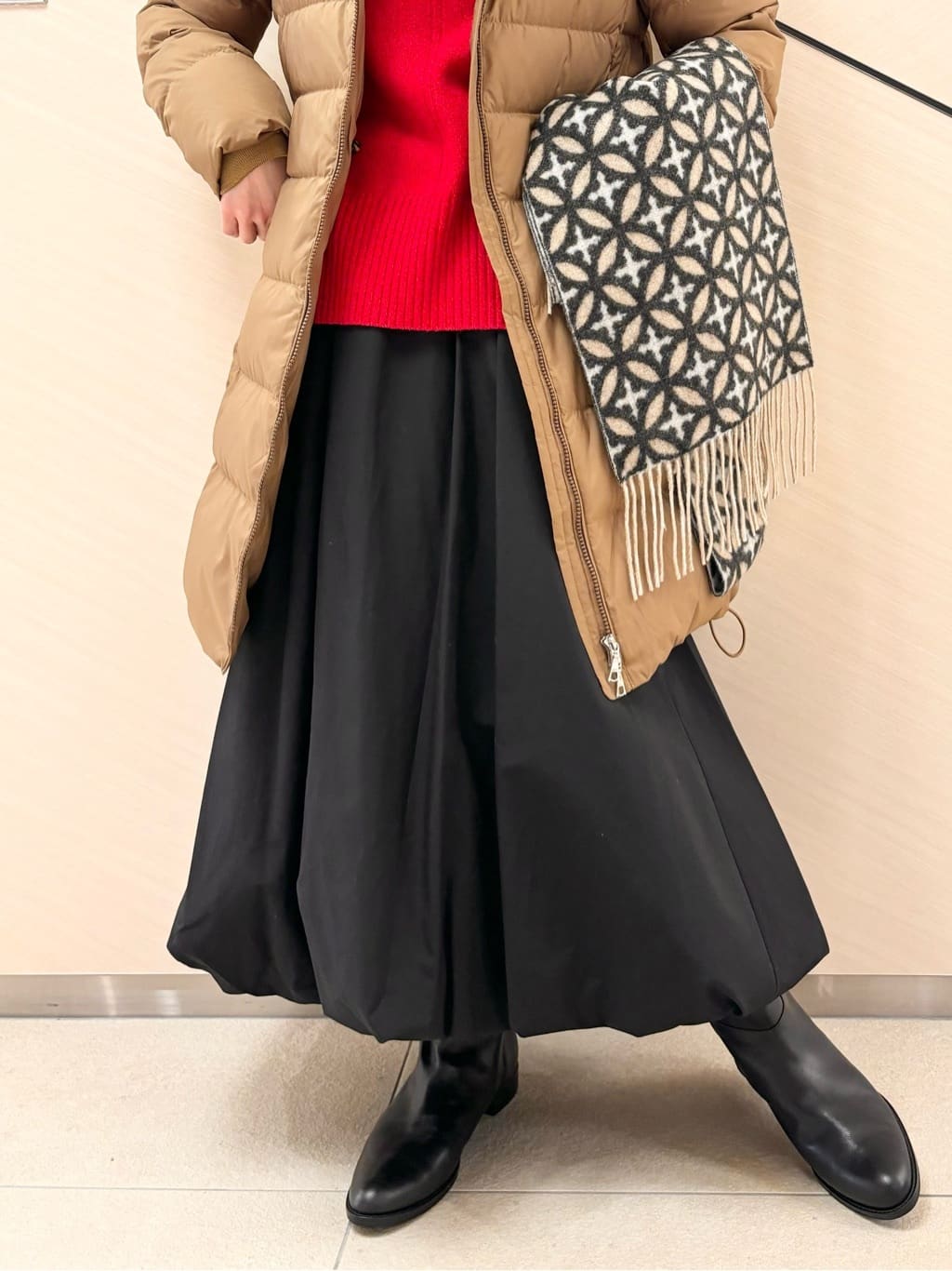 清水夏姫さんの「DRESSTERIOR｜オーバーラップサークル カシミヤ100%マフラー」を使ったコーディネート