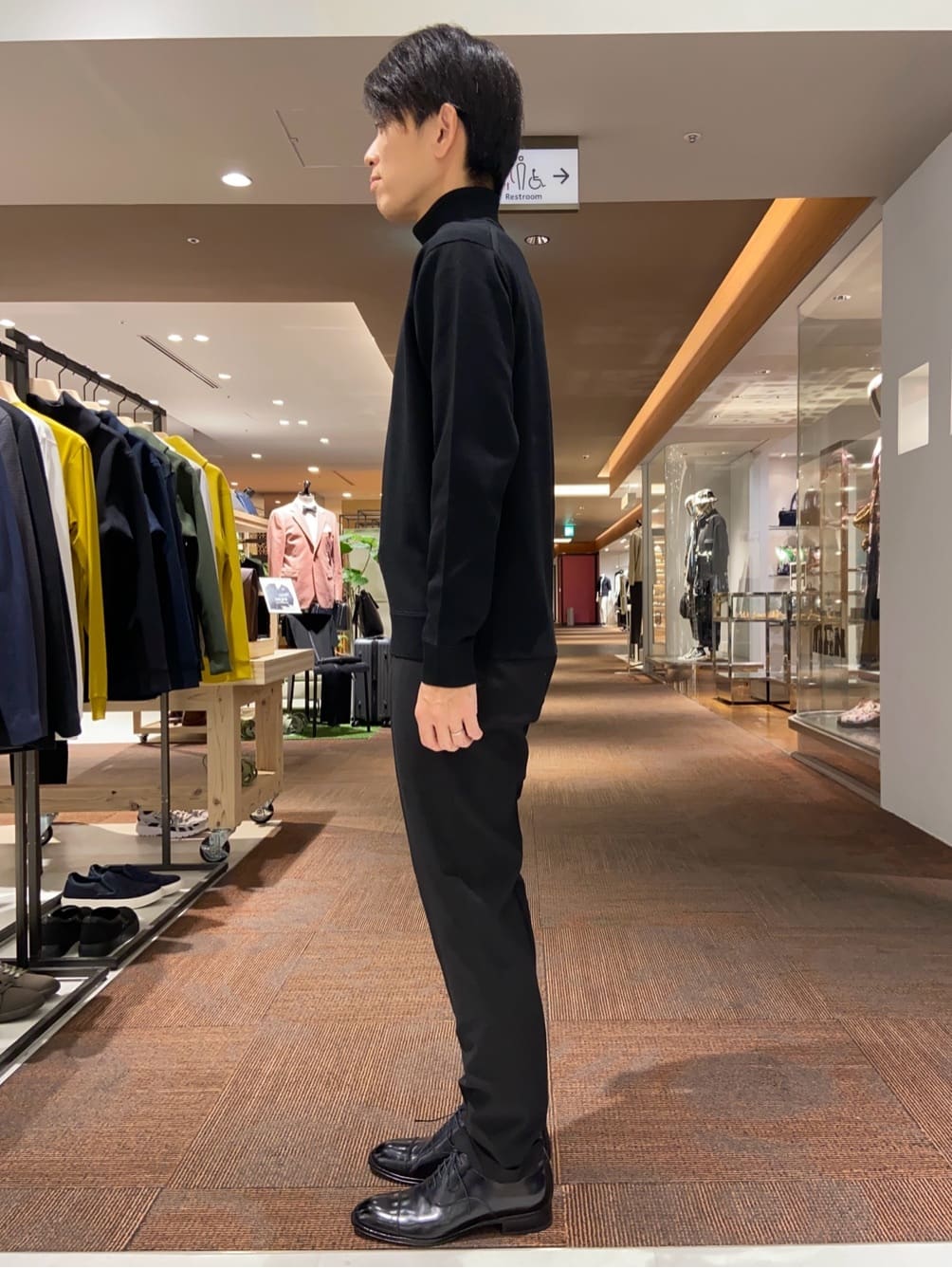 わいずみさんの「TAKEO KIKUCHI｜【Sサイズ～】ディープブラックスラックス」を使ったコーディネート