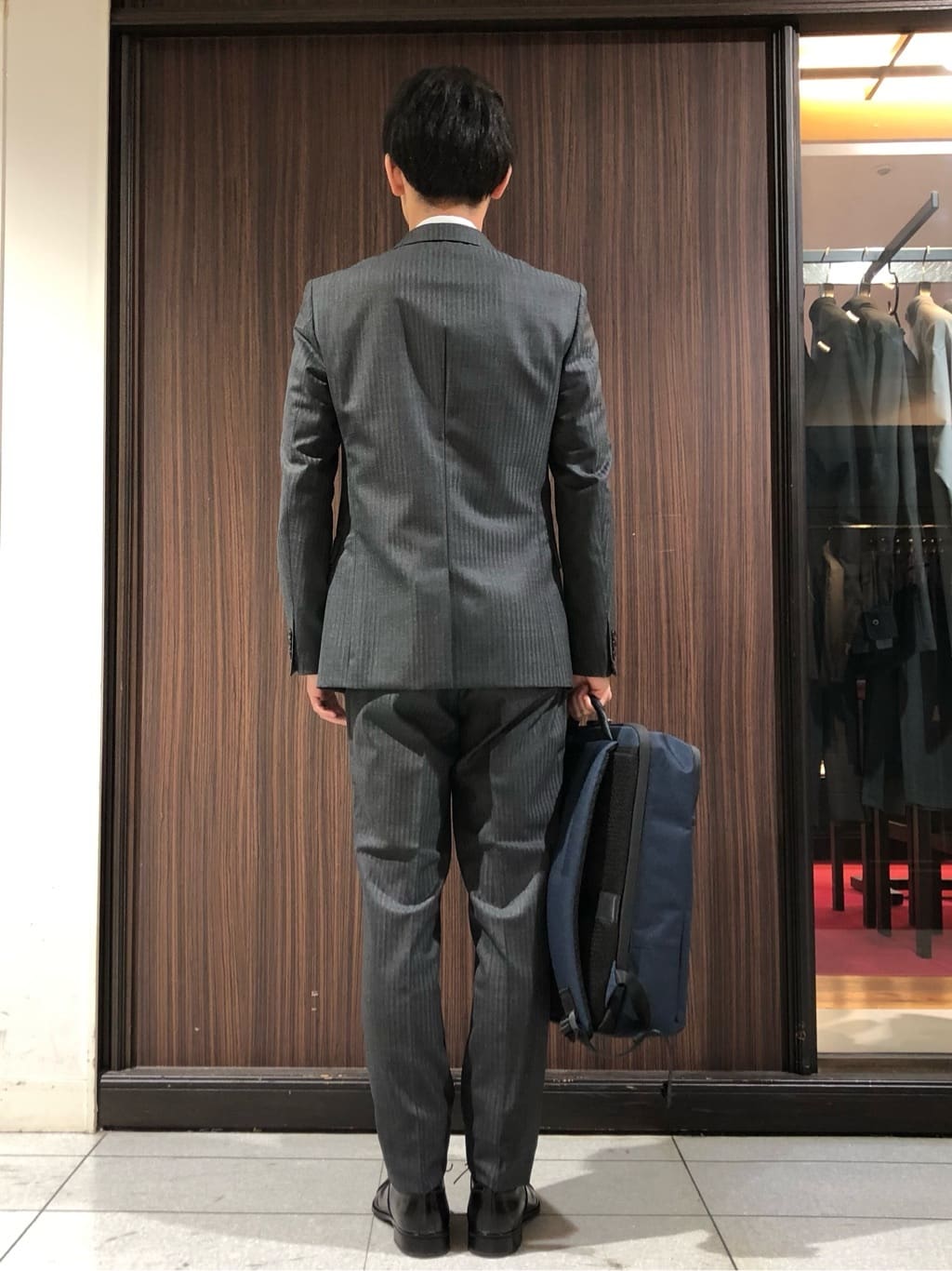うっちーさんの「TAKEO KIKUCHI｜【ナローモデル】シャイニー ヘリンボン ストライプ スーツ/3ピース対応可」を使ったコーディネート