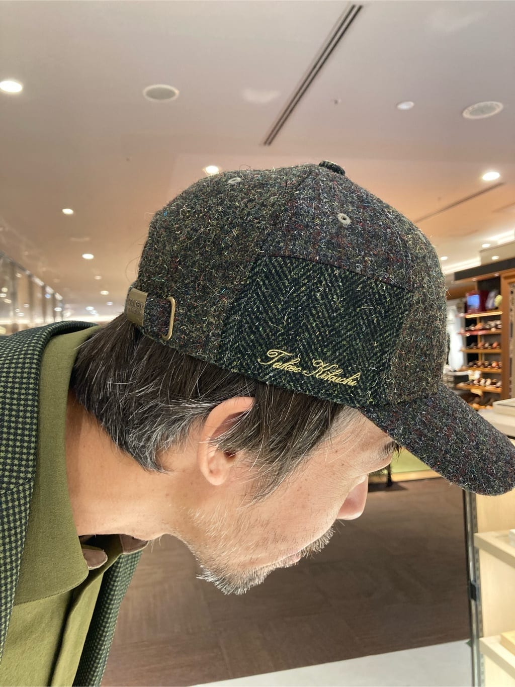 KDDさんの「TAKEO KIKUCHI｜【カシミヤ100％】無地リバー 配色カシミヤマフラー」を使ったコーディネート