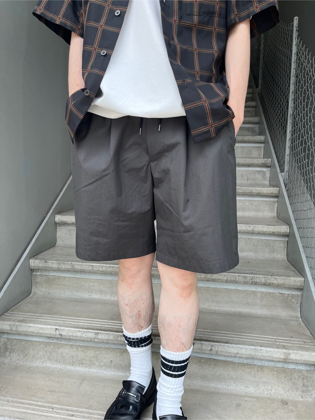 Shintaroさんの「TAKEO KIKUCHI｜【抗菌防臭／5サイズ展開】ハイゲージポンチ Tシャツ」を使ったコーディネート