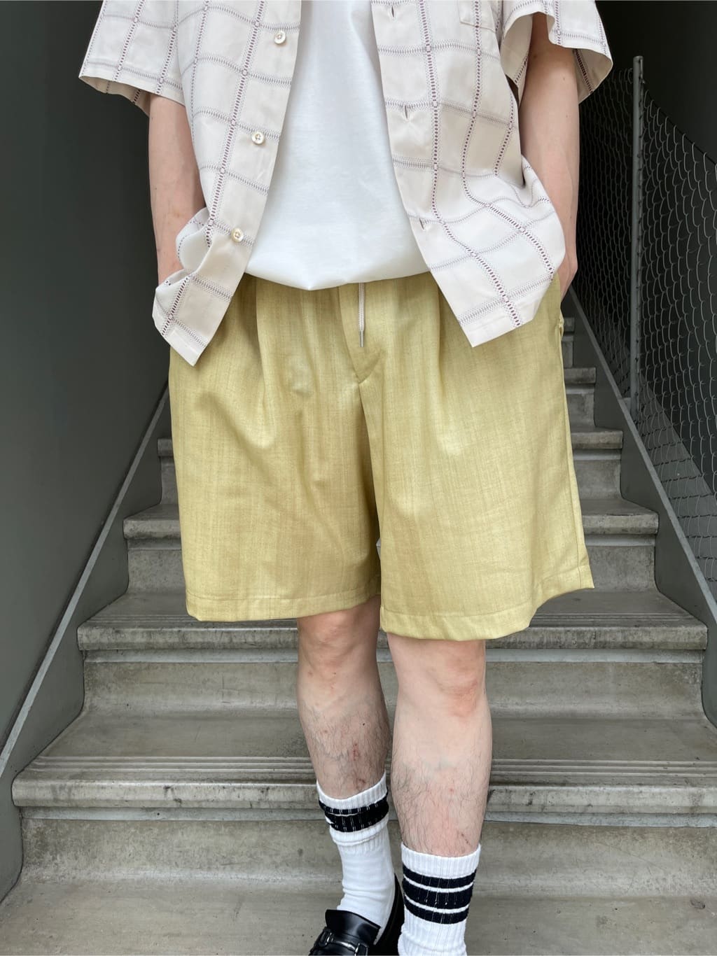 Shintaroさんの「TAKEO KIKUCHI｜【抗菌防臭／5サイズ展開】ハイゲージポンチ Tシャツ」を使ったコーディネート