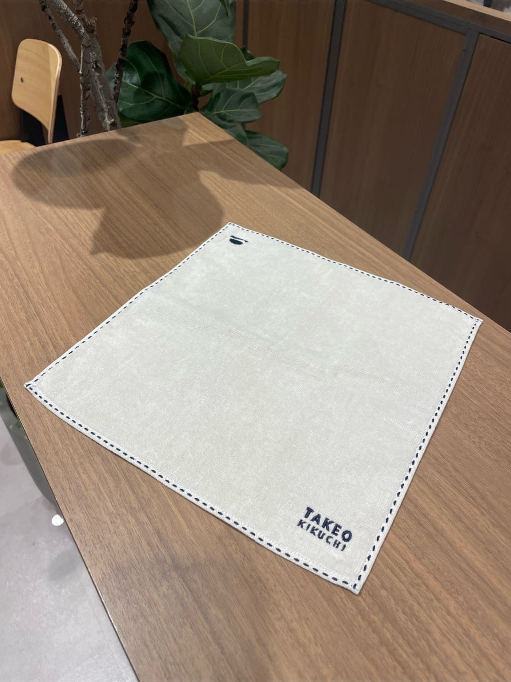 コウノ モトヤさんの「TAKEO KIKUCHI｜【Made in JAPAN】タオルハンカチ」を使ったコーディネート