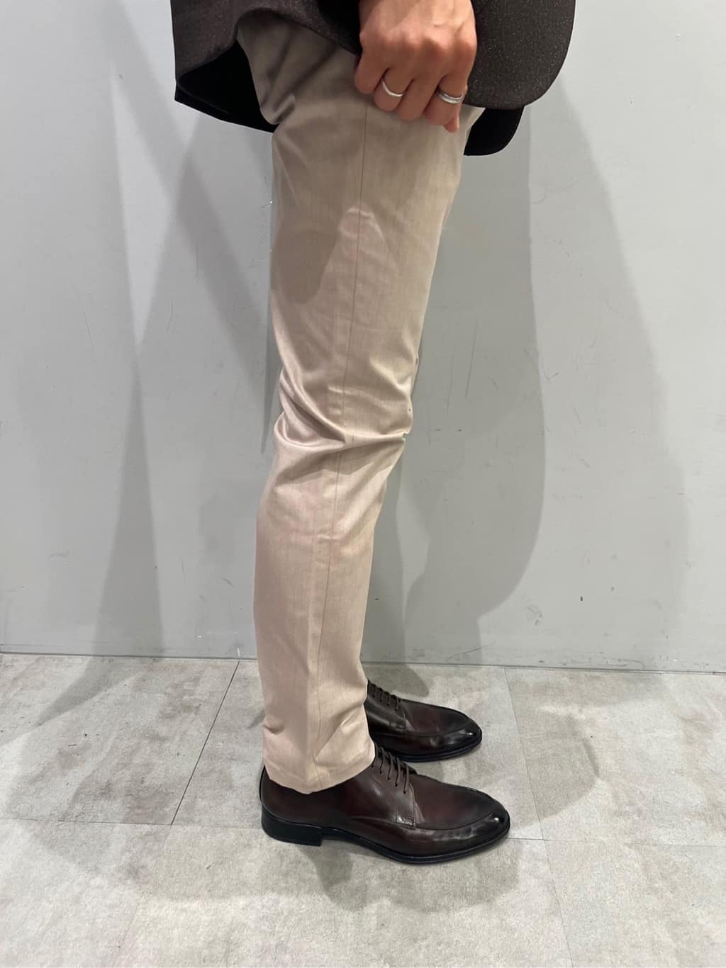 SHOOさんの「TAKEO KIKUCHI｜【全7サイズ&times;8色展開！】トップマルチヘリンボン パンツ」を使ったコーディネート