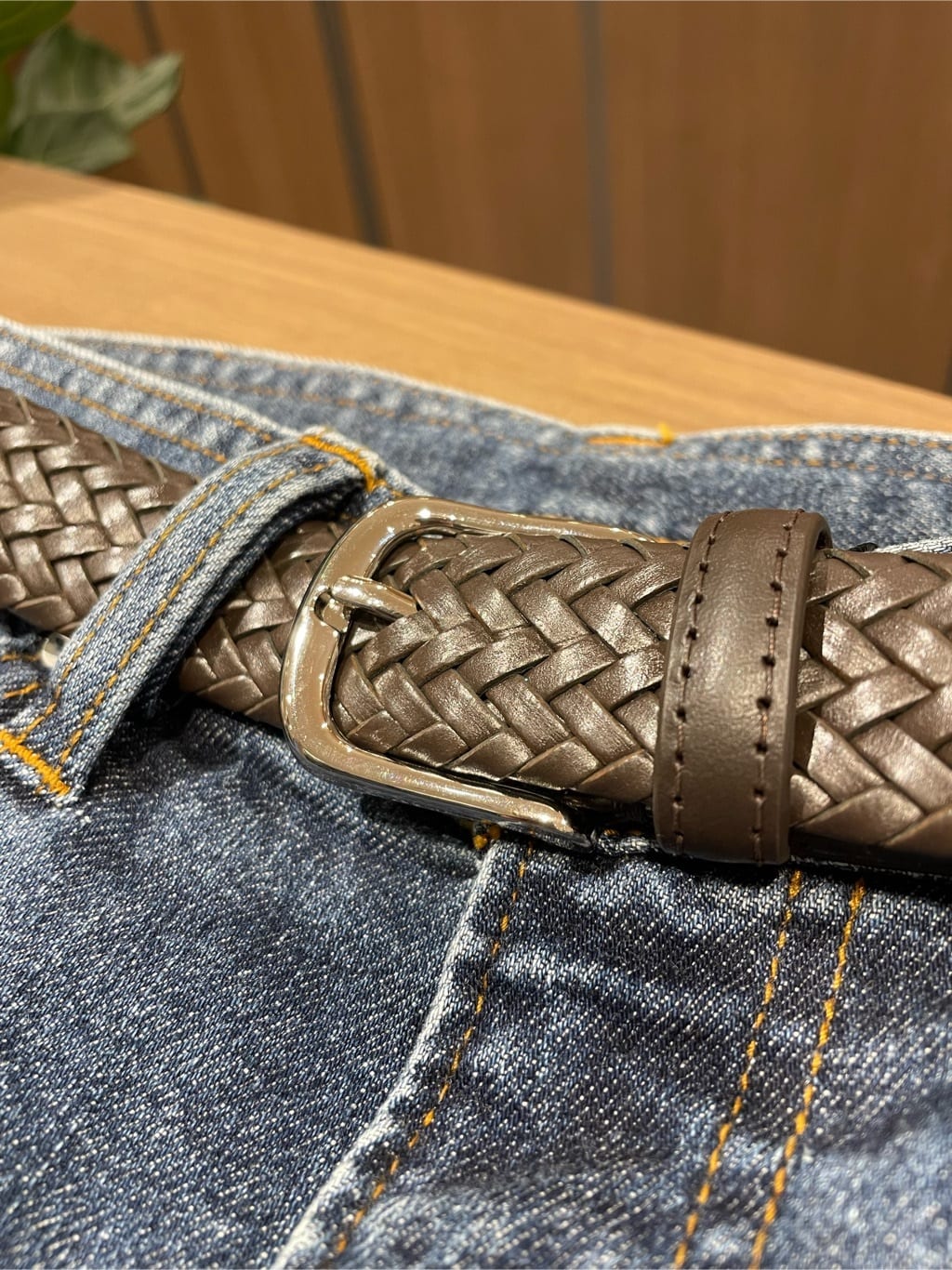 コウノ モトヤさんの「TAKEO KIKUCHI｜【GIFT】レザーメッシュベルト」を使ったコーディネート