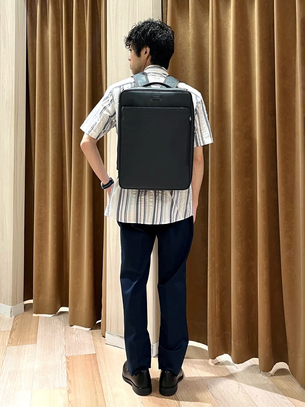 URAさんの「TAKEO KIKUCHI｜【オフィスカジュアル対応】ドレス チノパンツ」を使ったコーディネート