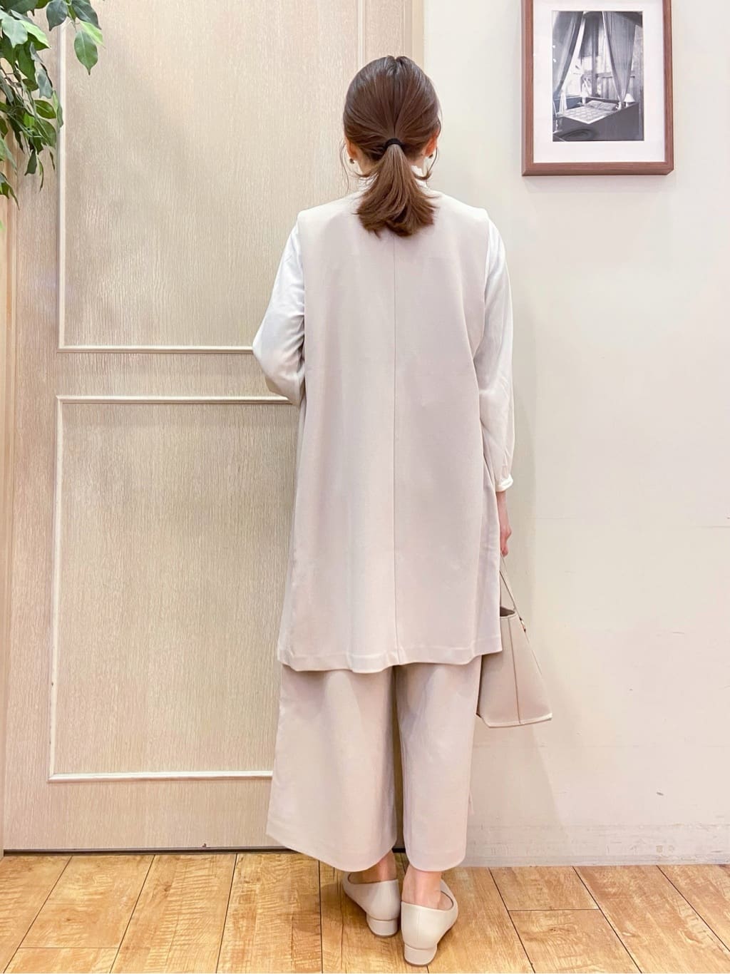 なみさんの「SHOO･LA･RUE｜【通勤/デイリー/セットアップ可】マルチに使える カットジョーゼット ワイドパンツ」を使ったコーディネート
