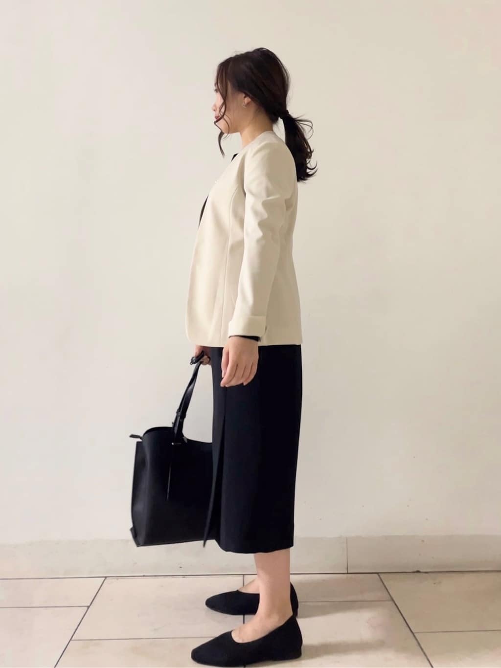 kahoさんの「INDIVI｜【定番スーツ/洗える/UVケア】ストレッチノーカラージャケット」を使ったコーディネート