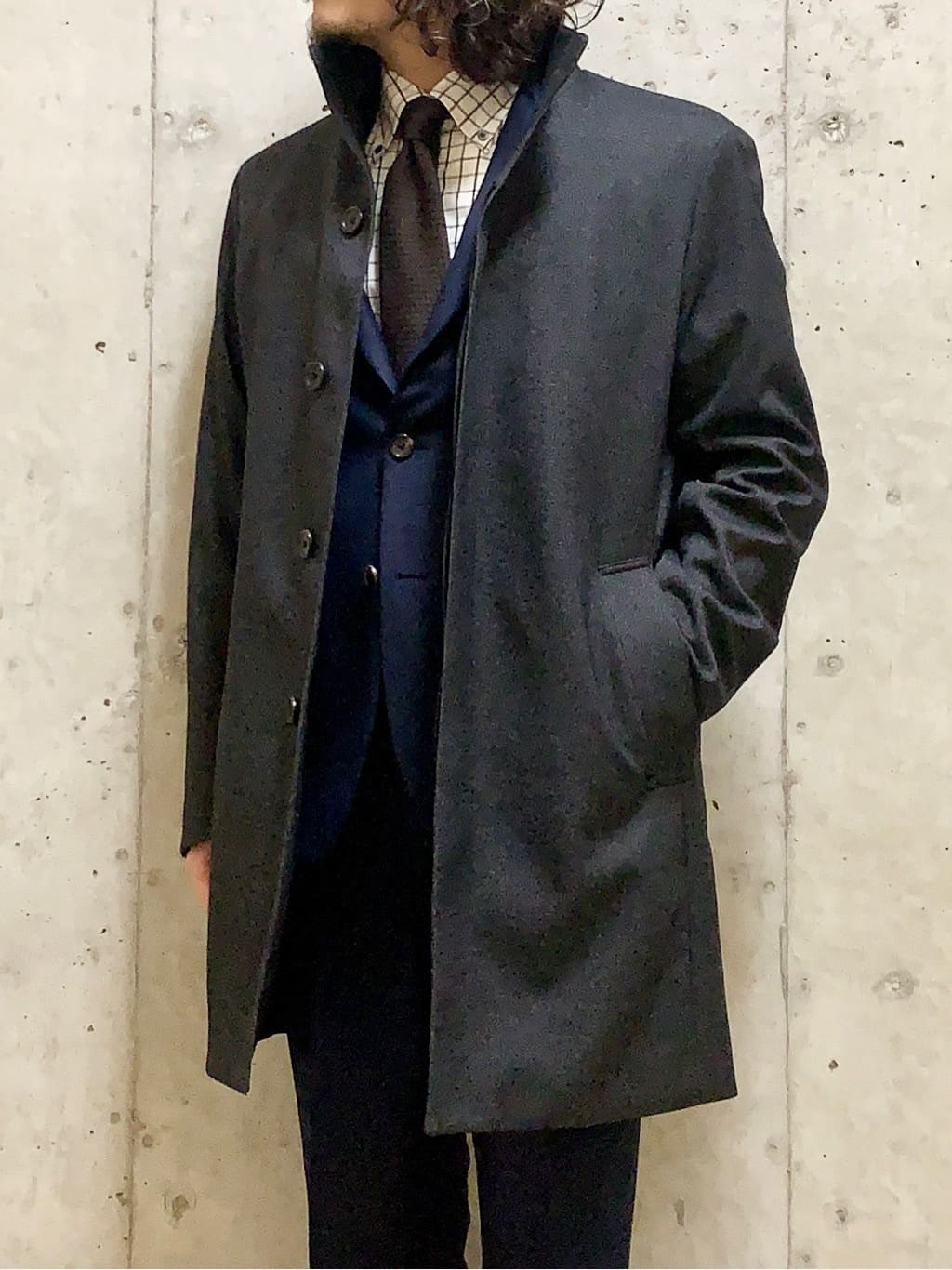 木村剛さんの「TAKEO KIKUCHI｜シャイニー ウインドウペン パンツ」を使ったコーディネート