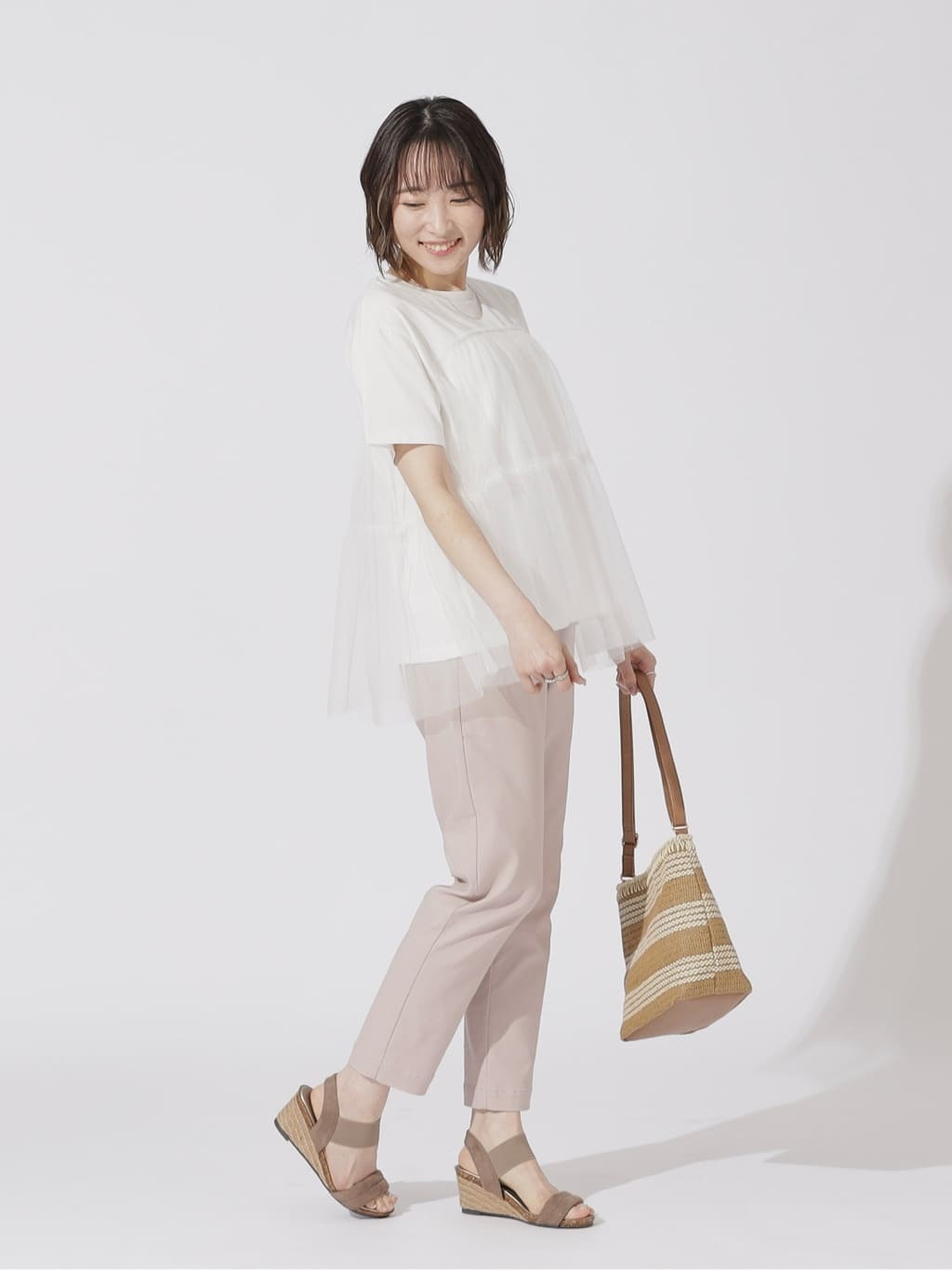 𝐜𝐡𝐢𝐤𝐚さんの「SHOO･LA･RUE｜【SS-3L/無理せずスリム】 ぐんぐん伸びる イージーテーパードパンツ」を使ったコーディネート