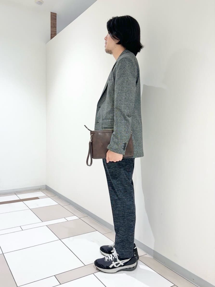 及川さんの「TAKEO KIKUCHI｜【尾州織】リネンブレンド メッシュパンツ」を使ったコーディネート