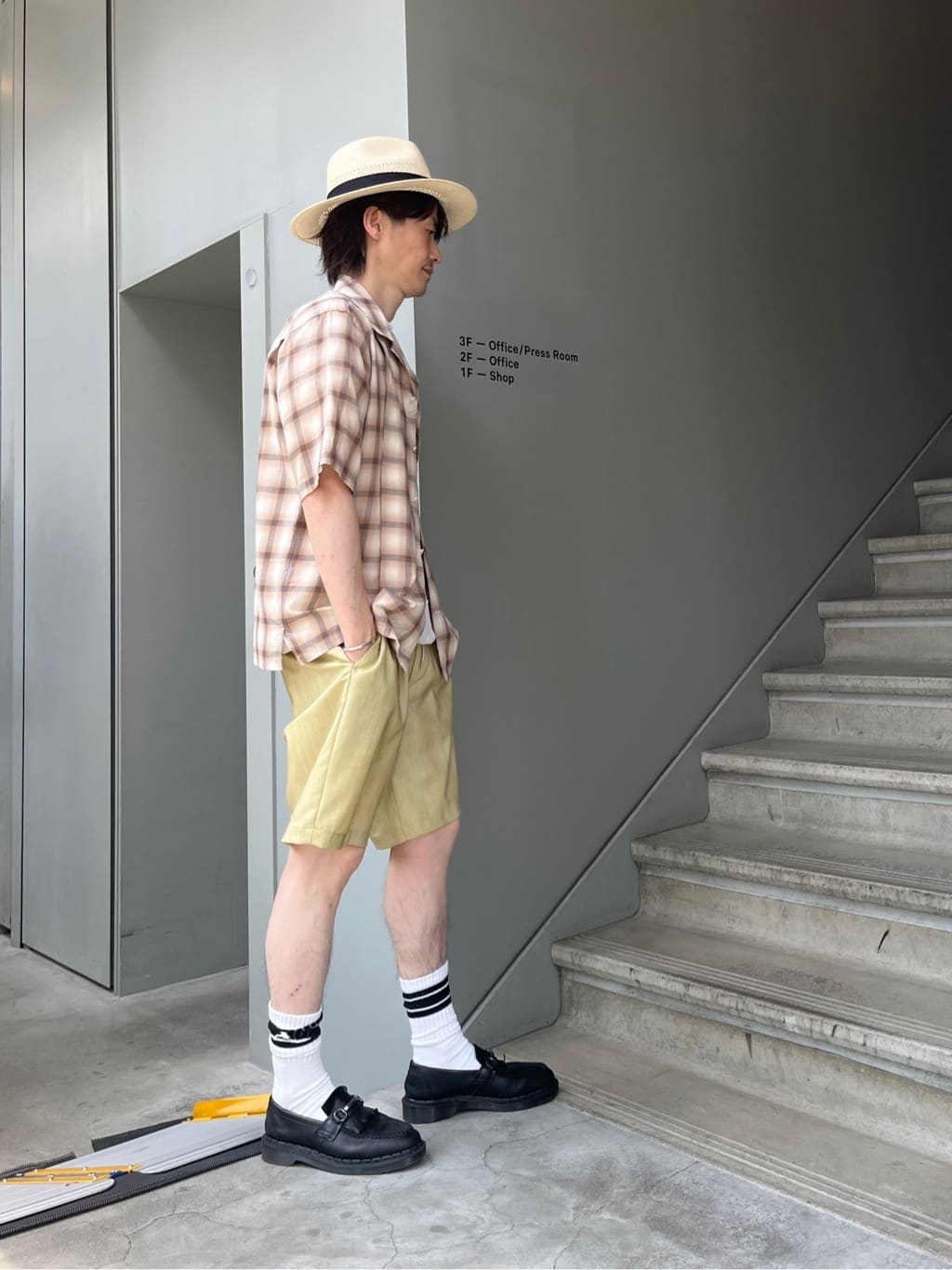 Shintaroさんの「TAKEO KIKUCHI｜【抗菌防臭／5サイズ展開】ハイゲージポンチ Tシャツ」を使ったコーディネート