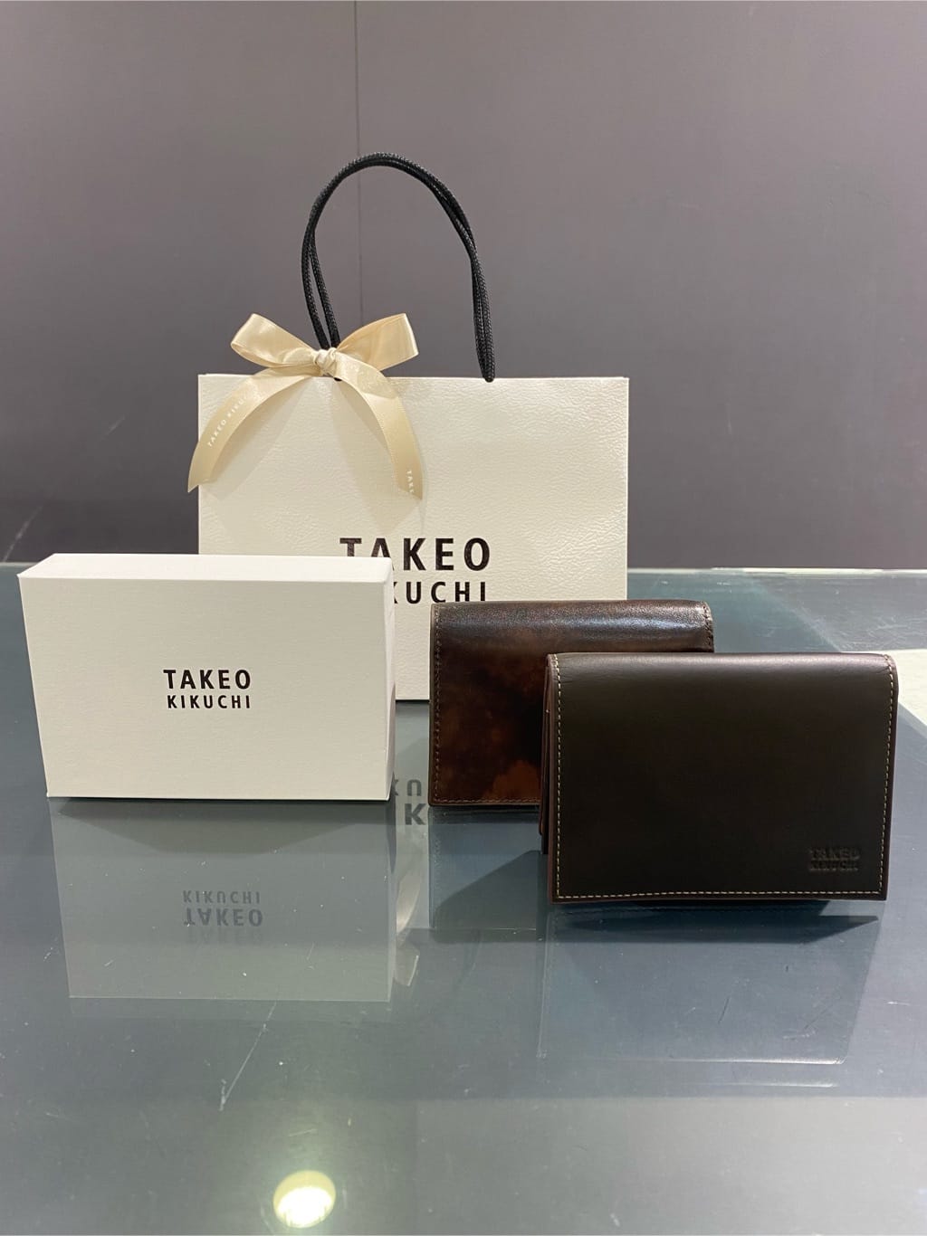 uedaさんの「TAKEO KIKUCHI｜アンティーク調レザー 名刺入れ」を使ったコーディネート