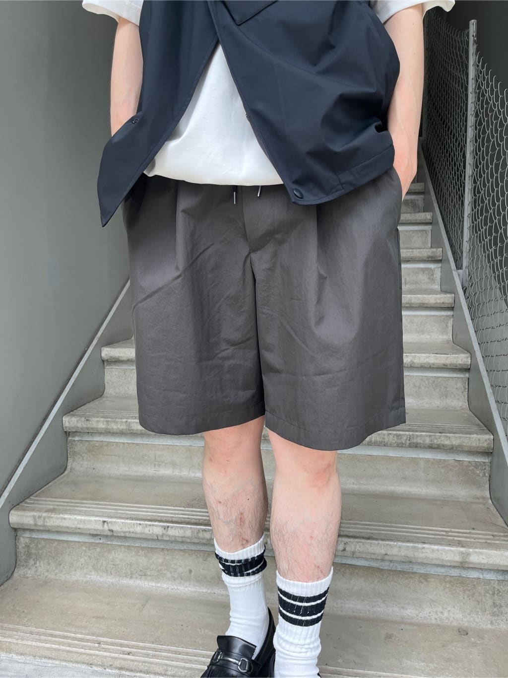 Shintaroさんの「TAKEO KIKUCHI｜【抗菌防臭／5サイズ展開】ハイゲージポンチ Tシャツ」を使ったコーディネート