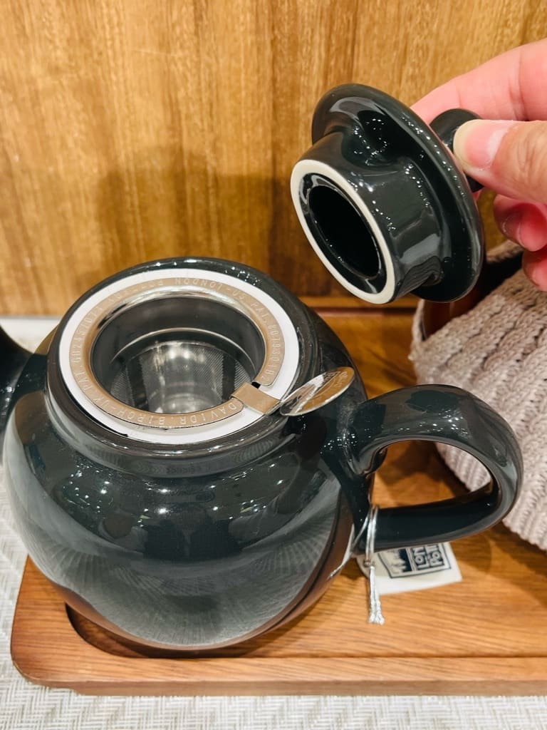 トミーさんの「212 KITCHEN STORE｜ファームハウス ティーポット ミッドナイトフォレスト ２カップ ＜London Pottery  ロ」を使ったコーディネート