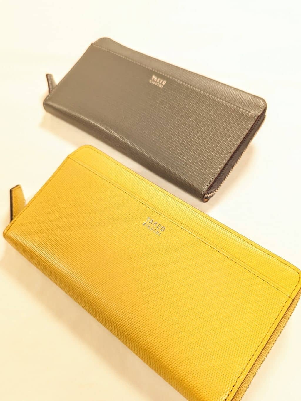 yasuさんの「TAKEO KIKUCHI｜【ソフト＆ナチュラル】ミニメッシュ レザー　ラウンドファスナー長財布」を使ったコーディネート