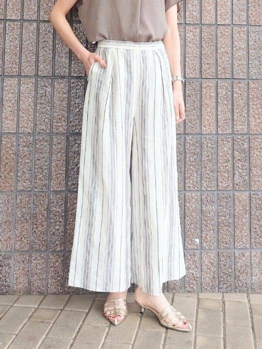 MUTSUKOさんの「UNTITLED｜【手洗い／88cm正方形】エンブレムプリントスカーフ」を使ったコーディネート