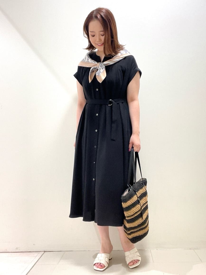 YUIさんの「UNTITLED｜【手洗い／88cm正方形】エンブレムプリントスカーフ」を使ったコーディネート