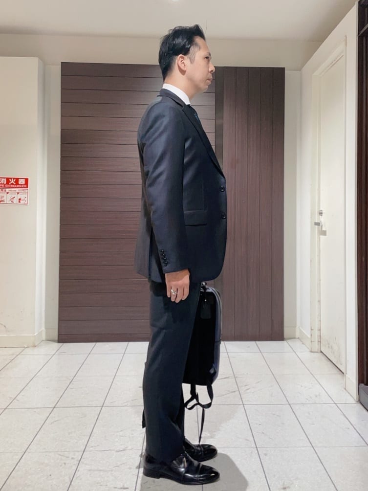 ToyoPさんの「TAKEO KIKUCHI｜【Three by Three】シャイニーシャークピンヘッド スーツ/3ピース対応可」を使ったコーディネート