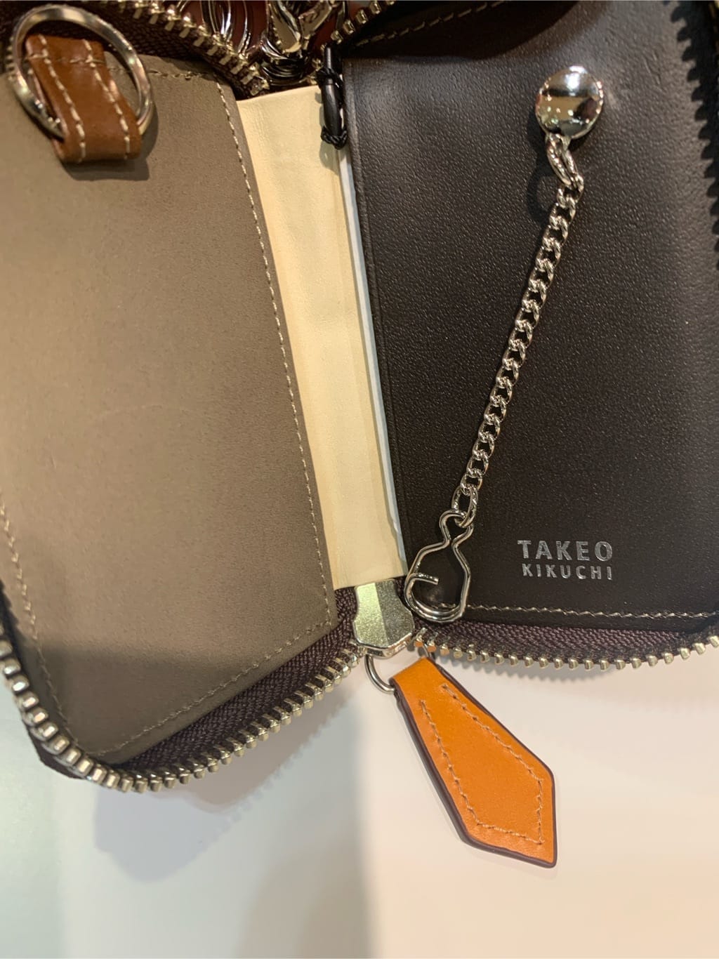 木村剛さんの「TAKEO KIKUCHI｜アンティーク調レザー コインケース」を使ったコーディネート