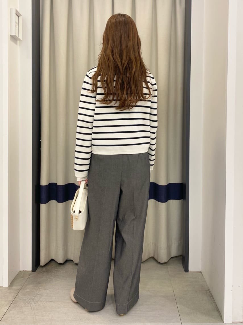 ainaさんの「grove｜【ふわっと心地よい足入れ】やわここち(R)Vカットパンプス」を使ったコーディネート