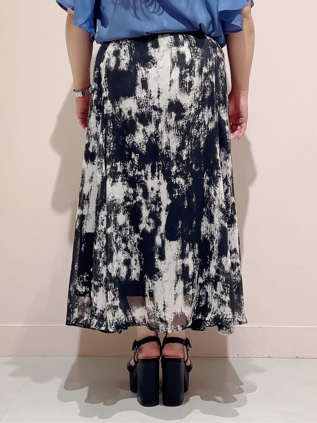 りえさんの「ESPERANZA｜ラク盛り厚底サンダルⅢ」を使ったコーディネート