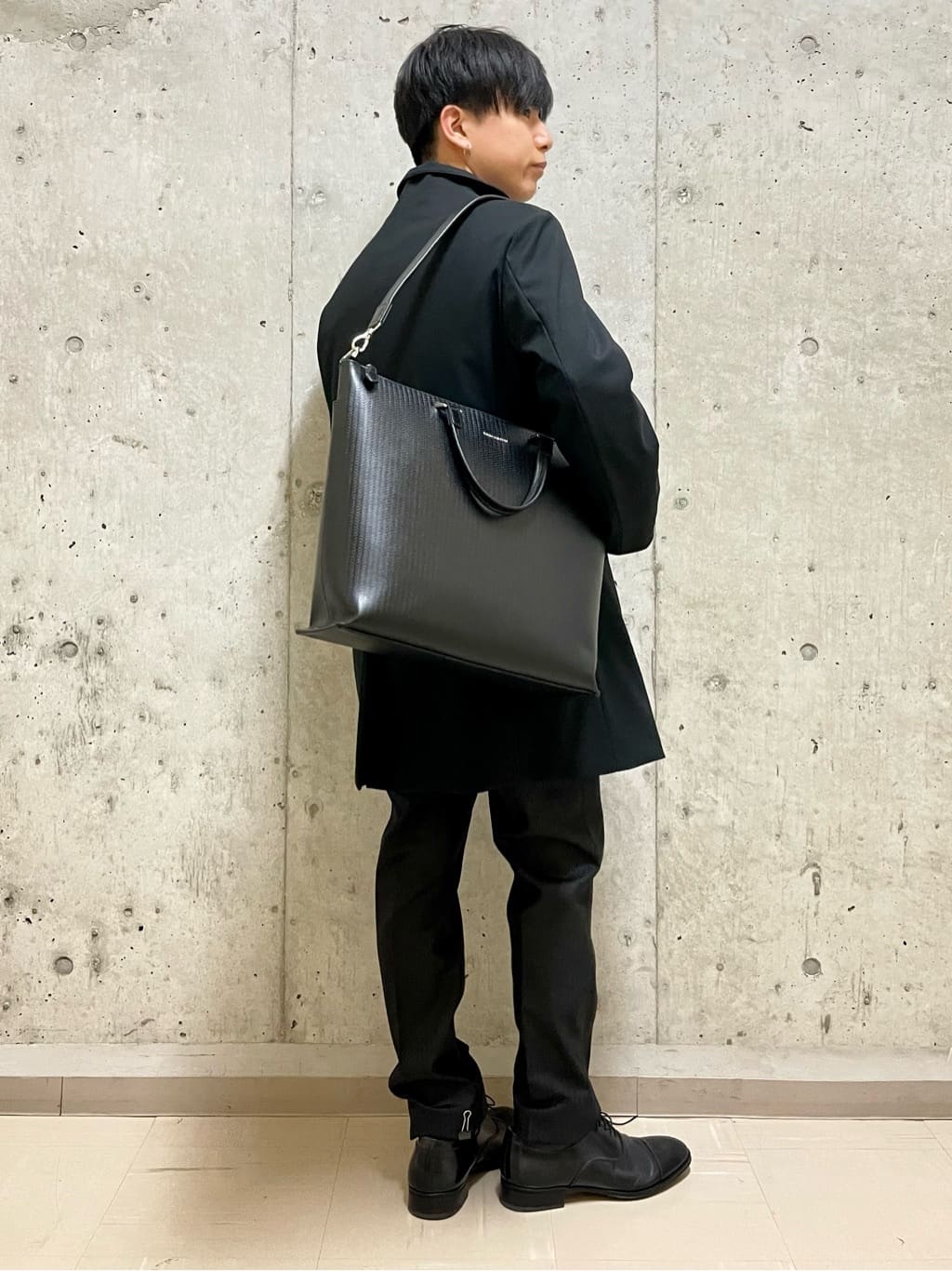 すずきさんの「TAKEO KIKUCHI｜【ナローモデル】シャイニー ヘリンボン ストライプ スーツ/3ピース対応可」を使ったコーディネート
