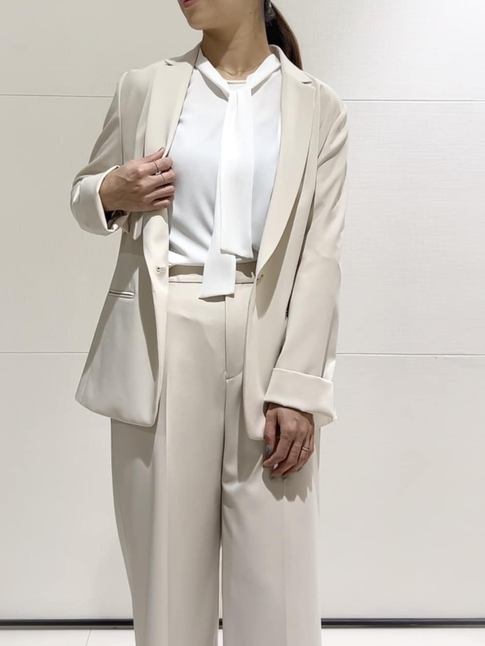 𝑹𝑶𝑴𝑰さんの「INDIVI｜」を使ったコーディネート