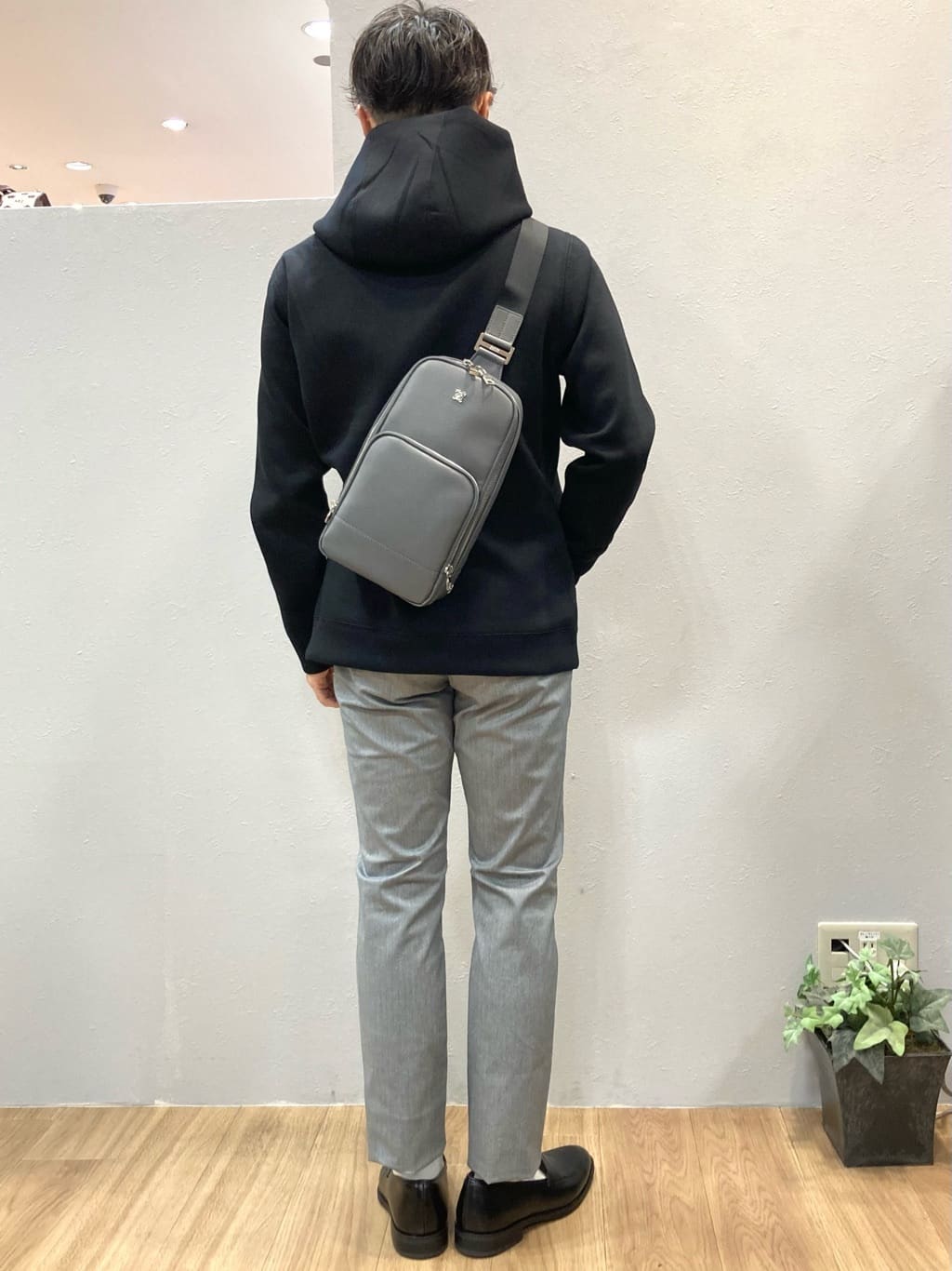 シュンさんの「TAKEO KIKUCHI｜【Sサイズ～】エアダン プルオーバー パーカ」を使ったコーディネート