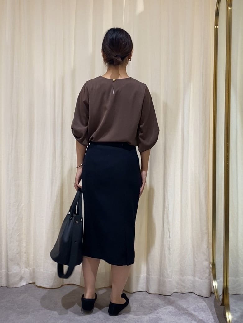 𝑹𝑶𝑴𝑰さんの「INDIVI｜」を使ったコーディネート