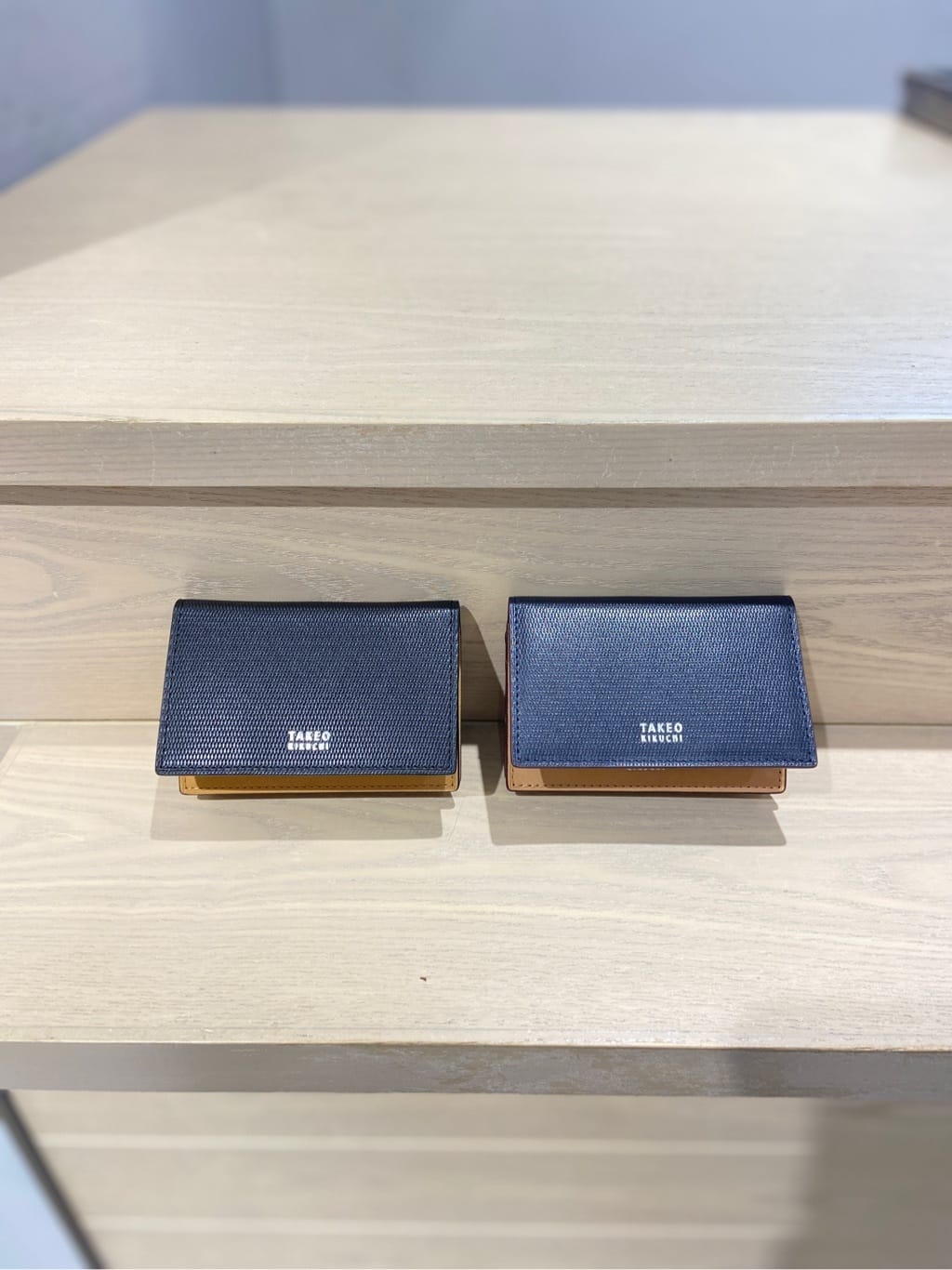 わいずみさんの「TAKEO KIKUCHI｜【ソフト＆ナチュラル】ミニメッシュ レザー 名刺入れ」を使ったコーディネート
