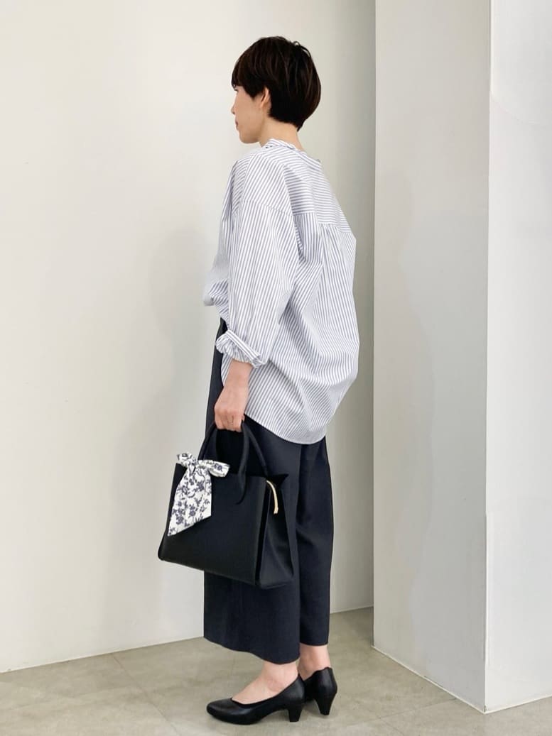 KUROさんの「grove｜【ふわっと心地よい足入れ】やわここち(R)Vカットパンプス」を使ったコーディネート