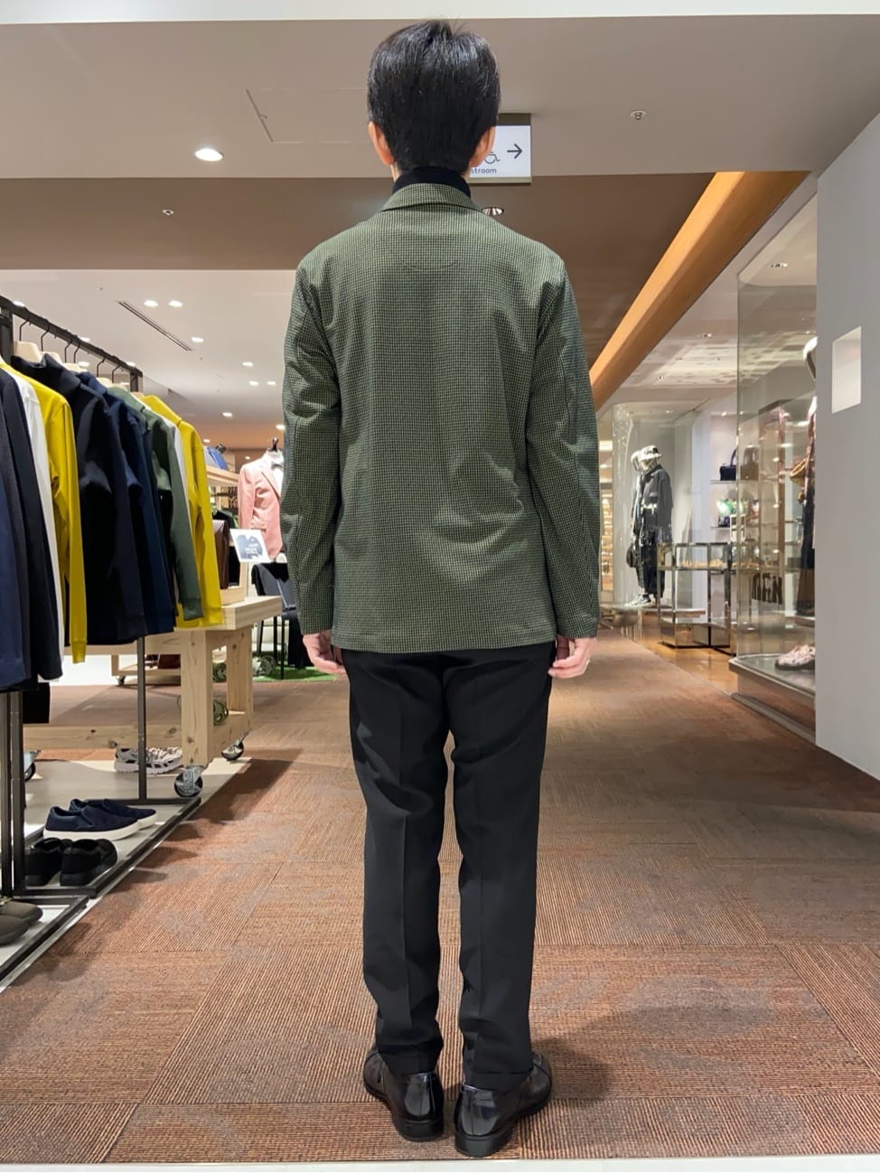 わいずみさんの「TAKEO KIKUCHI｜【Sサイズ～】ディープブラックスラックス」を使ったコーディネート