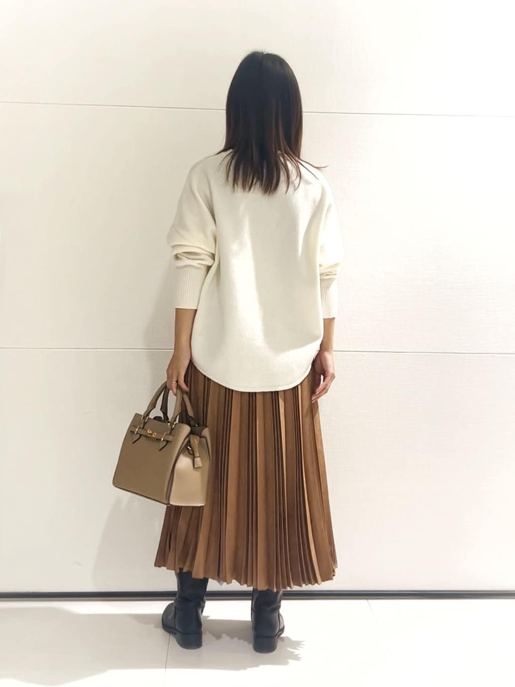 𝑹𝑶𝑴𝑰さんの「INDIVI｜」を使ったコーディネート