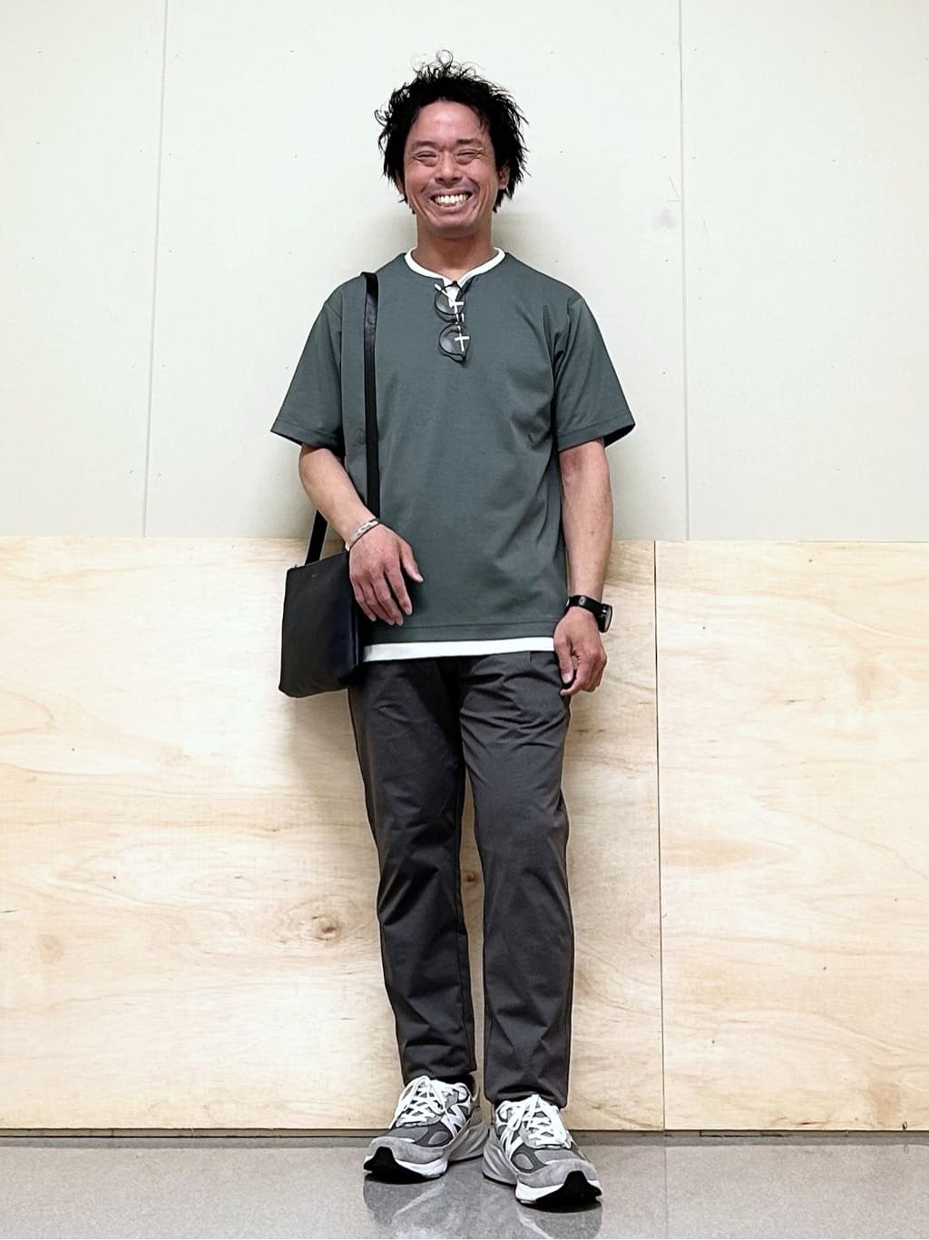 KENJI Iさんの「THE SHOP TK｜サフィアーノミニサコッシュ」を使ったコーディネート