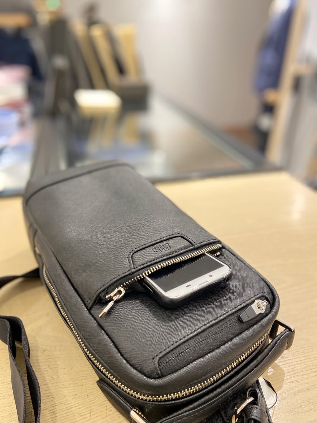 わいずみさんの「TAKEO KIKUCHI｜薄マチ スマート 大人　ワンショルダーバッグ」を使ったコーディネート