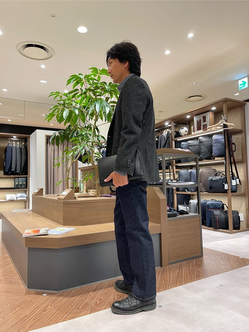 oharaさんの「TAKEO KIKUCHI｜【抗菌防臭/シーズンレス】シアサッカー ジャージシャツ」を使ったコーディネート