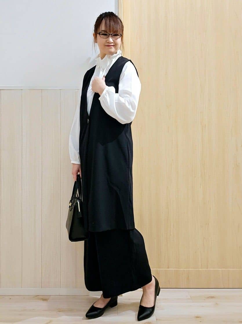チョロさんの「SHOO･LA･RUE｜【通勤/デイリー/セットアップ可】マルチに使える カットジョーゼット ワイドパンツ」を使ったコーディネート