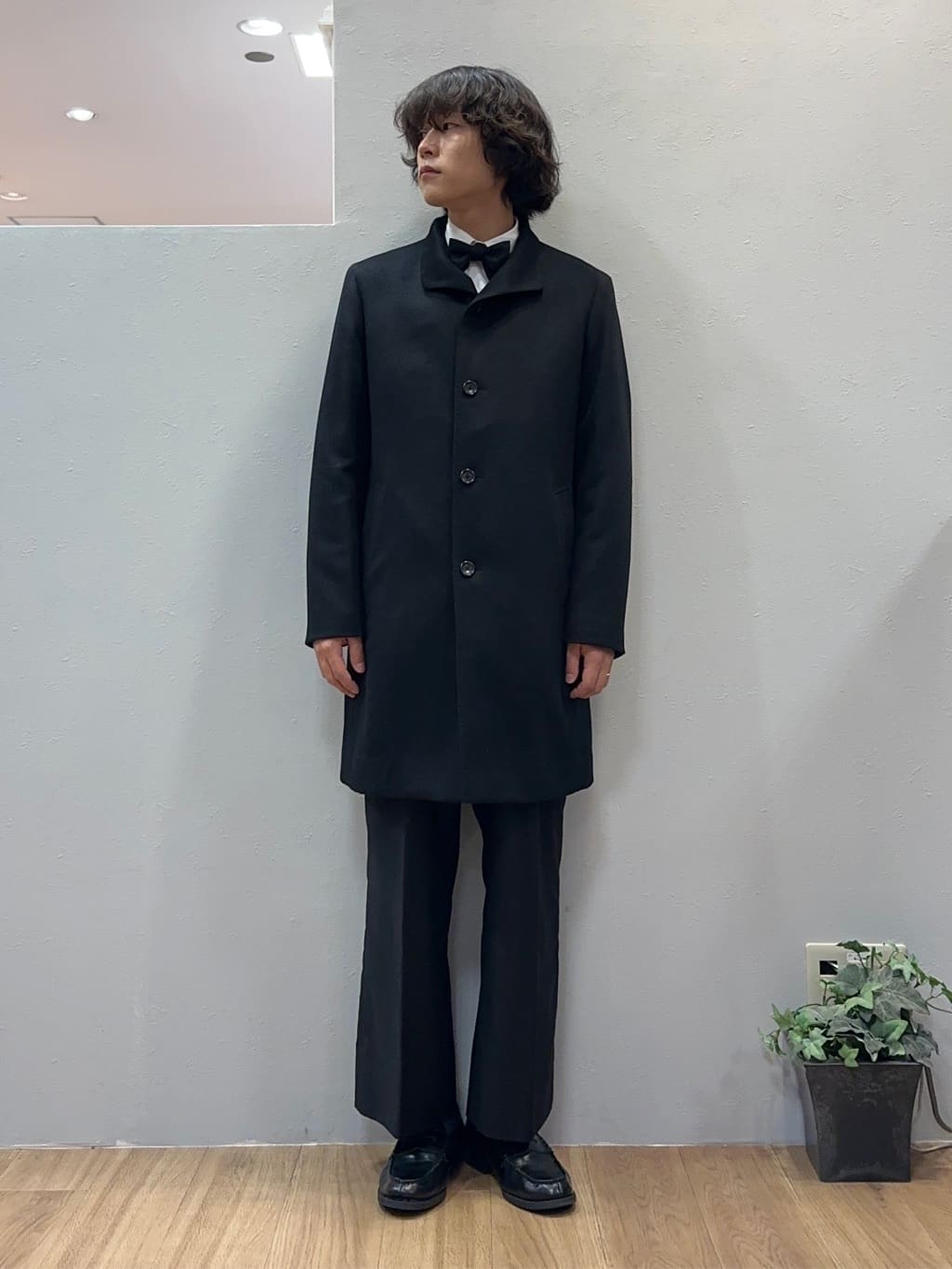Uさんの「TAKEO KIKUCHI｜【ウールカシミヤブレンド】ビーバー調 スタンドカラー コート」を使ったコーディネート