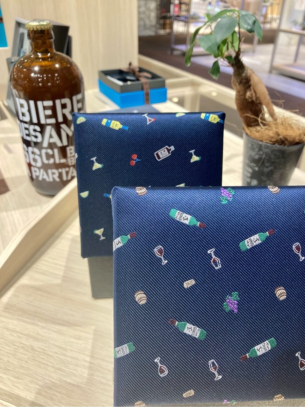 KDDさんの「TAKEO KIKUCHI｜【BOXセット/LIMITED】リカーモチーフネクタイ＆タイバー」を使ったコーディネート
