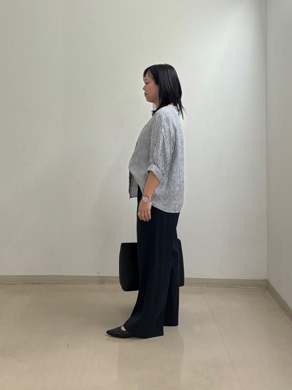 Akiさんの「INDIVI｜【褒められパンツ／洗える／ウエストゴム】ワイドタックパンツ」を使ったコーディネート